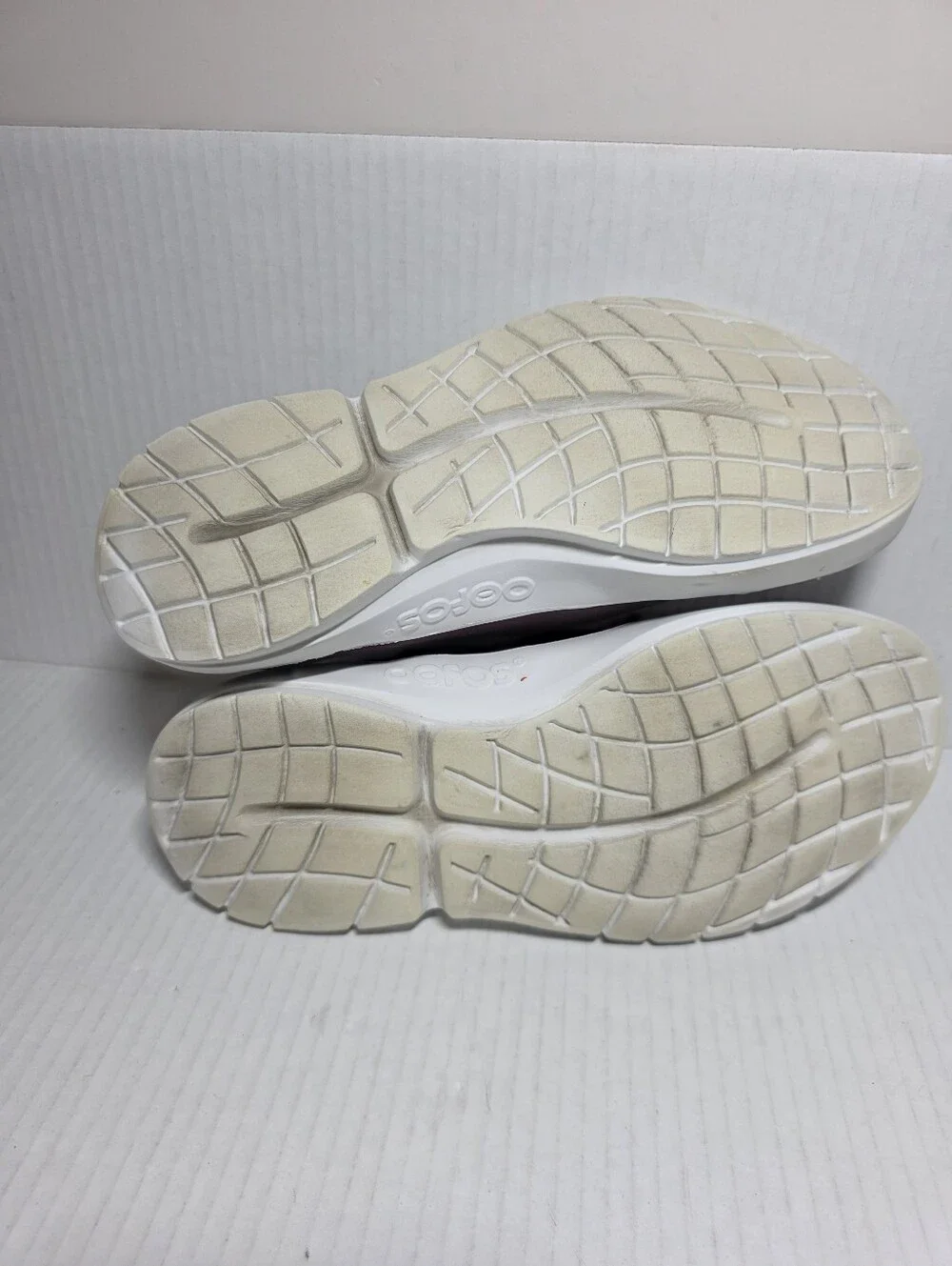 Oofos Oomg Low Women's Size 9 Slip On Shoes Maroon